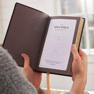 NKJV Holy Bible, Value Ultra Thinline, Red Letter, Comfort Print