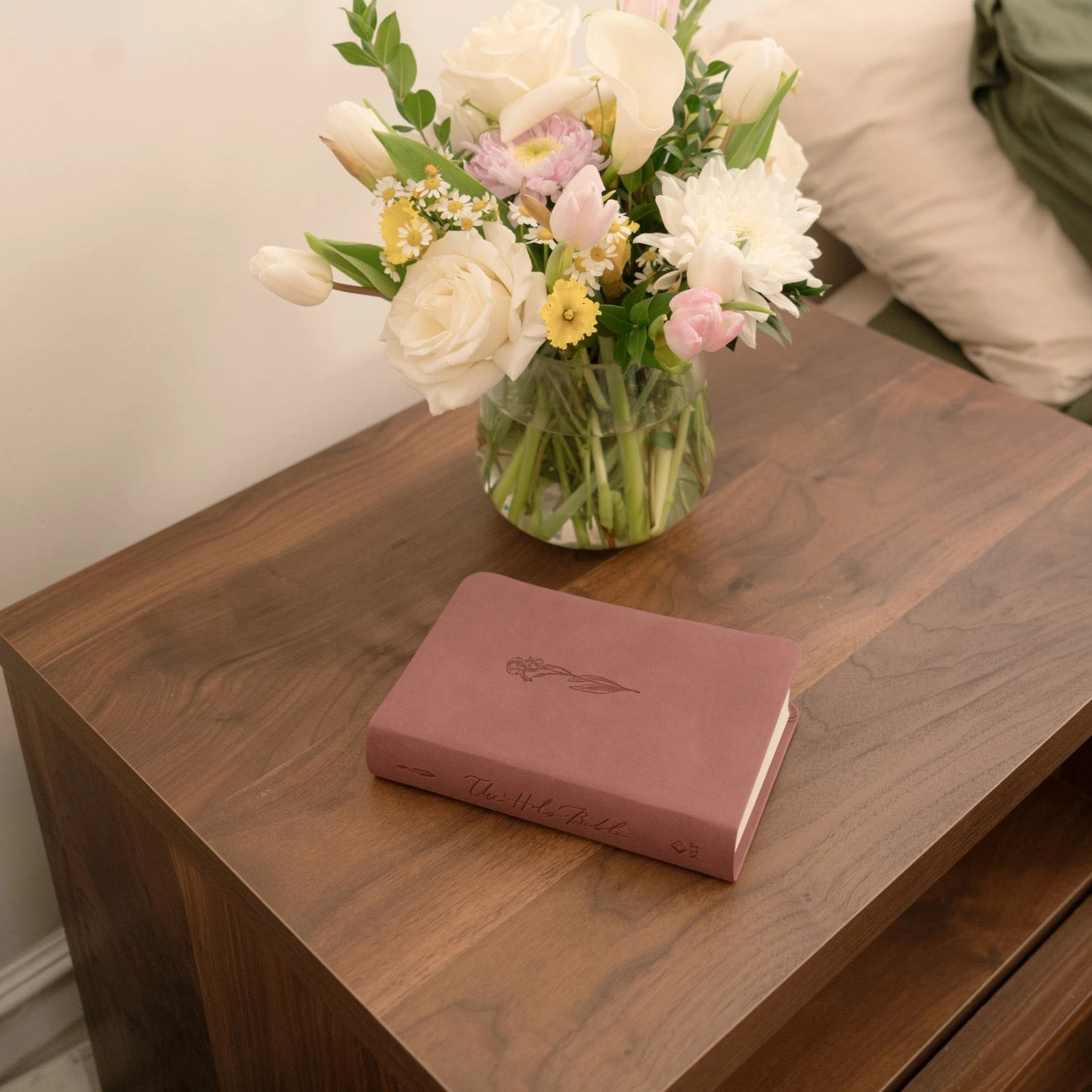 Nlt Compact Bible: Helena Theme